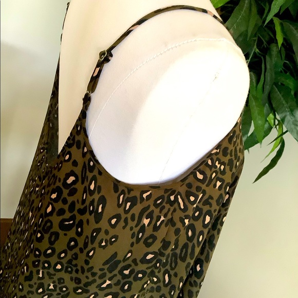 Beautiful Sleeveless Camisole - Picture 4 of 10